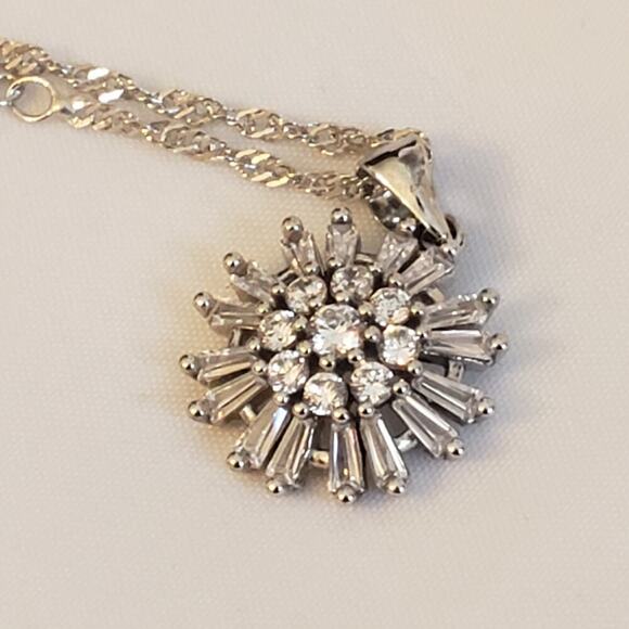 Stauer Snowflake Sparkle Pendant & Chain - Picture 7 of 9